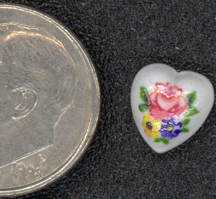 #BEADS0293 - Classic 50s Glass Heart Cameo with Flowers on it