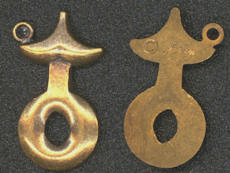 #BEADSC0269 - Heavy Well Made Brass Male Symbol (Mars) Charm - Copyright Kim Co.