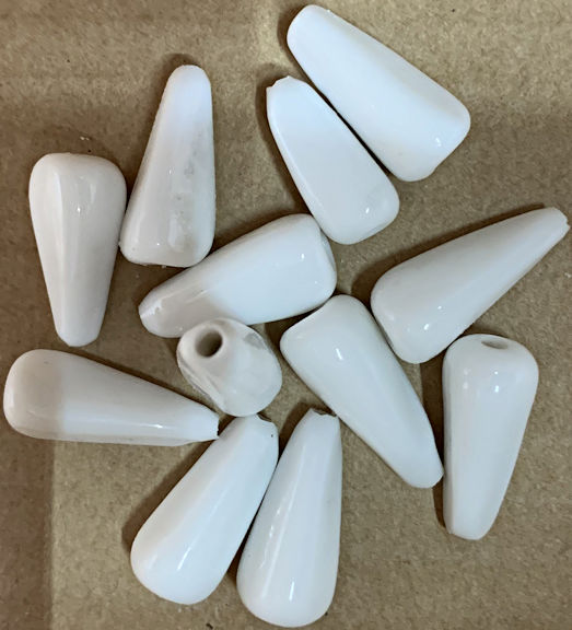 #BEADS0955 - One Dozen Large Thick Unusual Shaped 22mm White Pre War Japan Beads