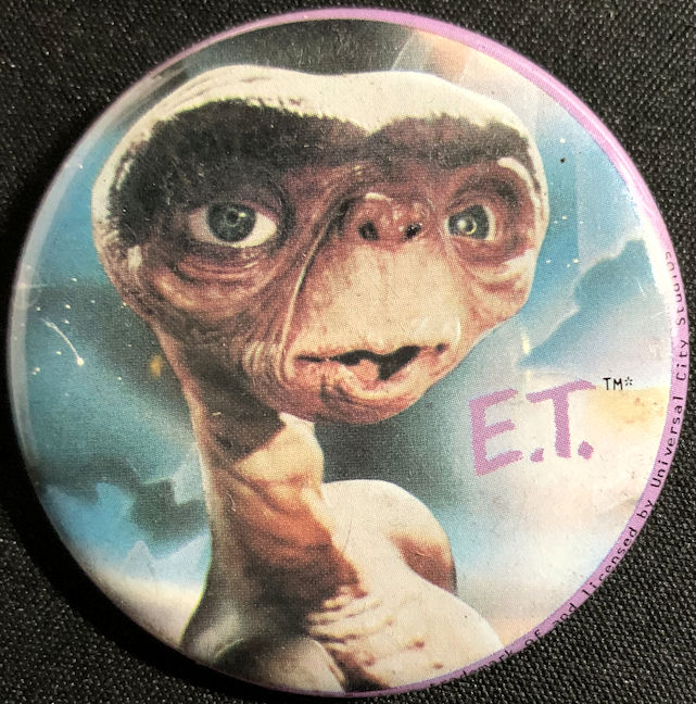#CH652.3 - Group of 4 Oversized Licensed Universal Studios E. T. Pinback - 1982 Movie Merchandise
