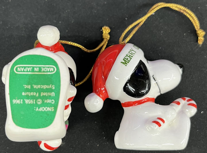 #CH417 - Snoopy Merry Christmas 1977 Porcelain Ornament - Japan